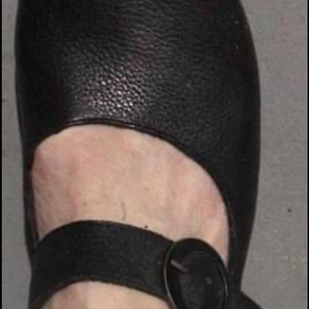 Like new Bare Traps shoes black 10